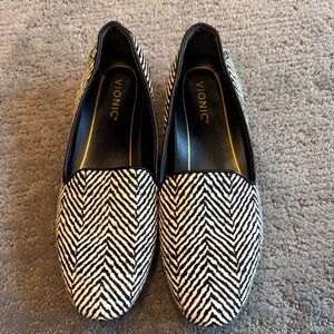 Vionic Women's Willa Chevron Patterned Loafers